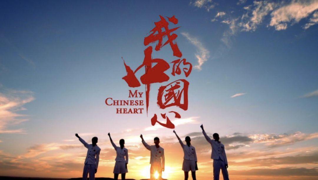 公交车上女子发病 好司机闯红灯救人